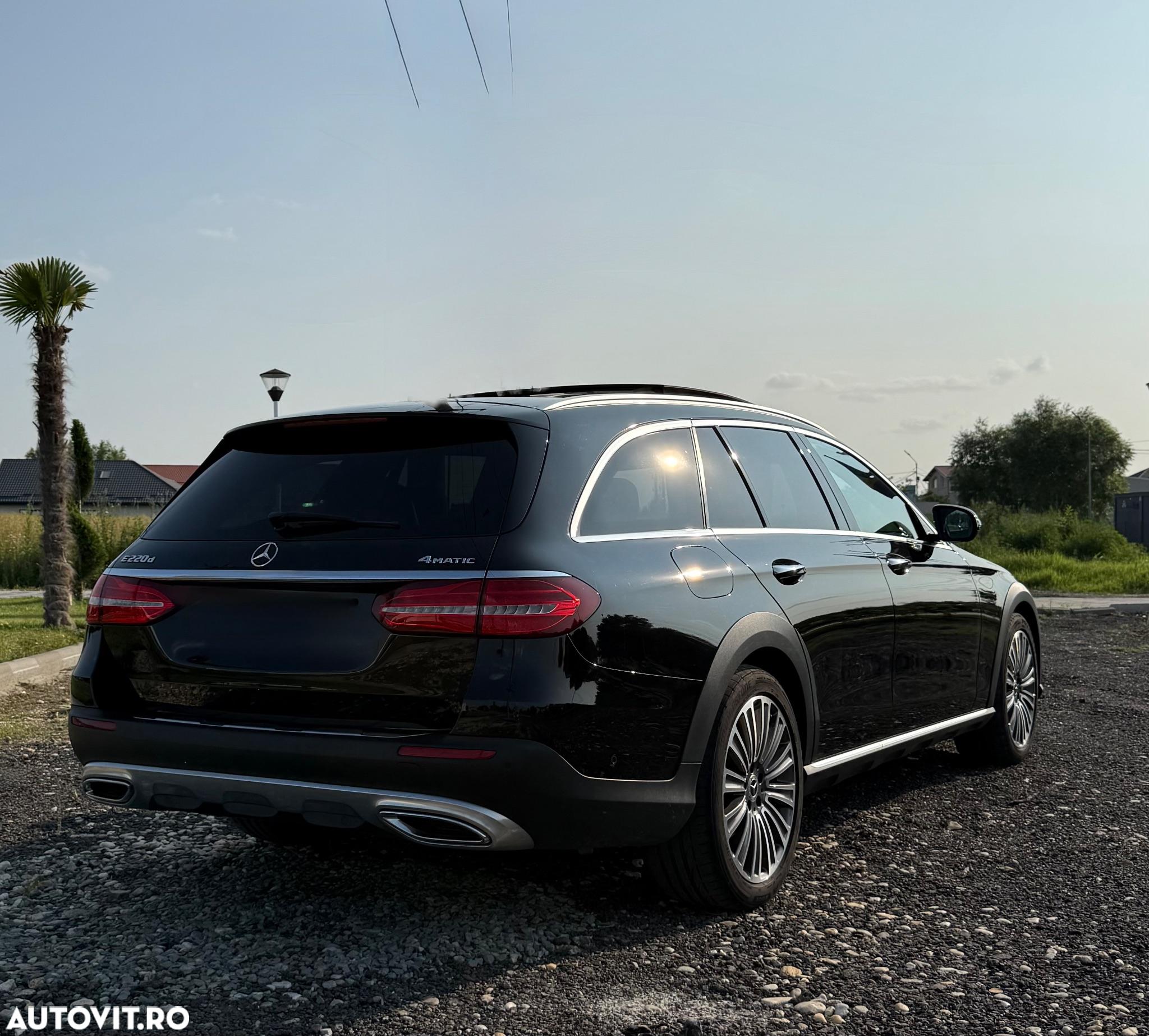 Mercedes-Benz E 220 d 4Matic T 9G-TRONIC Avantgarde - 4