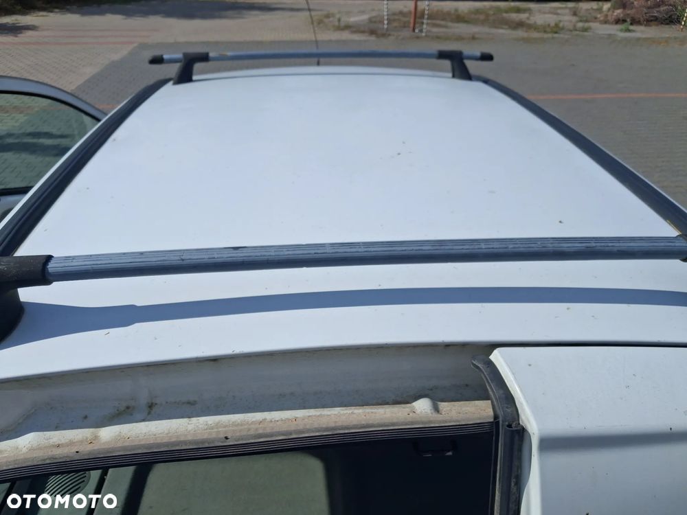 Renault Kangoo 1 I FL Lift silnik kompletny 1.5 Dci K9K718 K9K 718 skrzynia biegów drzwi maska klapa zderzak błotnik lakier D389 Biały szyba lusterko turbina czujnik ciśnienia paliwa pompa wtrysk przewód wąż rura intercooler alternator rozrusznik przepływomierz sterownik moduł łapa stacyjka mechanizm klamka zamek pompa wspomagania przewód chłodnica kolektor maglownica belka sanki zwrotnica zacisk hamulcowy osłona atrapa lampa reflektor fotel sprężarka klimatyzacji panel nawiewu dmuchawa wentylator fotel boczek kanapa relingi UCH lewarek półka bagażnika tłumik wydech NA CZĘŚCI - 19
