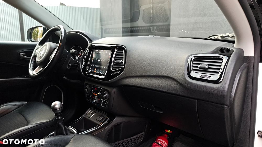 Jeep Compass - 35