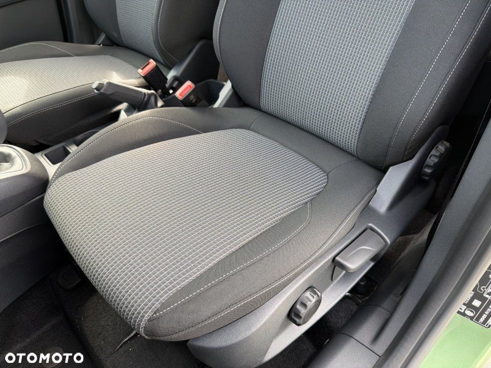 Ford Transit Courier - 13