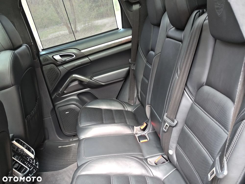 Porsche Cayenne Turbo Tiptronic S - 28