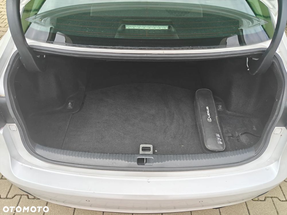 Lexus IS - 15