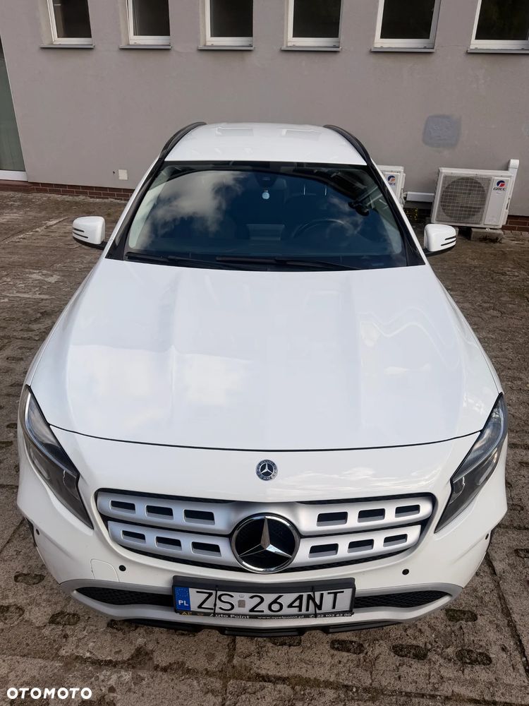 Mercedes-Benz GLA 180 Urban - 8