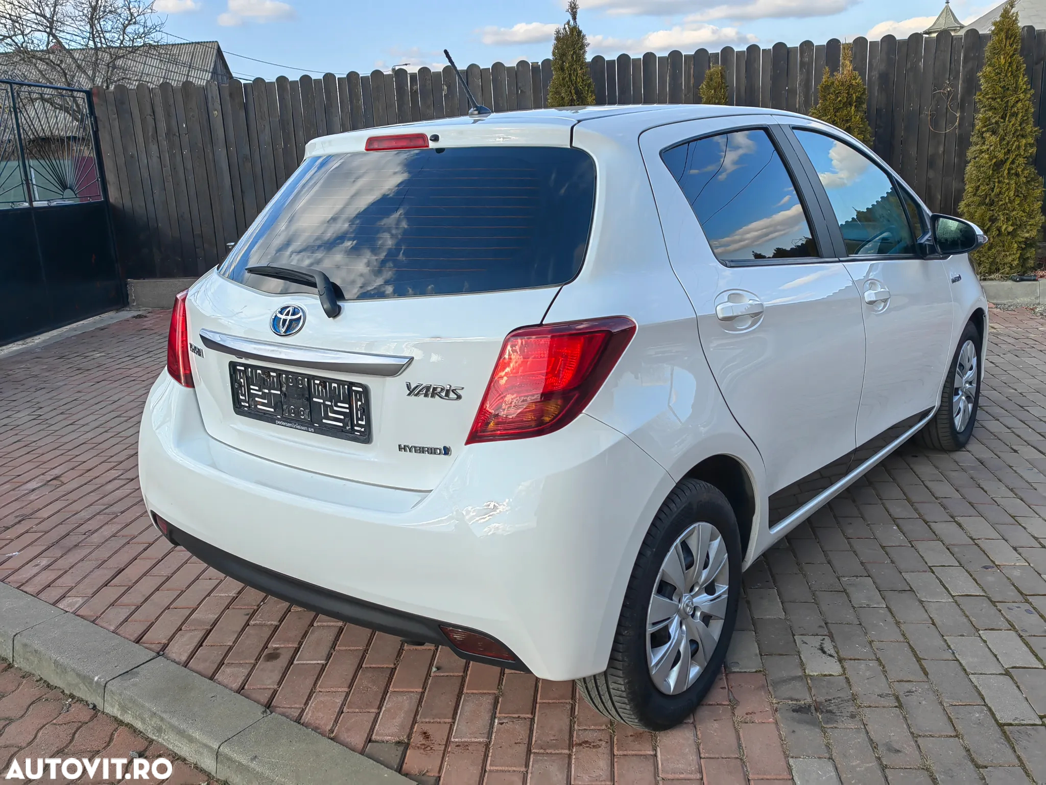 Toyota Yaris Hybrid 1.5 VVT-i Premiere Edition - 9