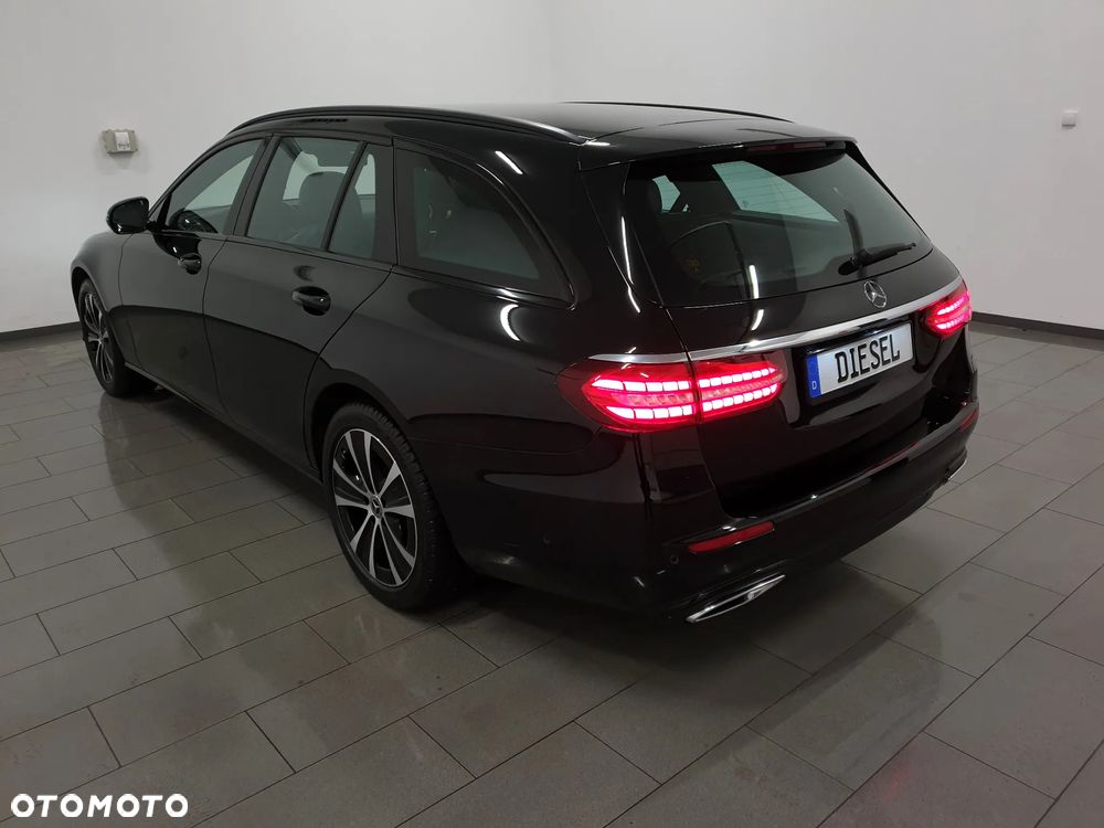 Mercedes-Benz Klasa E 300 de 4Matic 9G-TRONIC AMG Line - 4