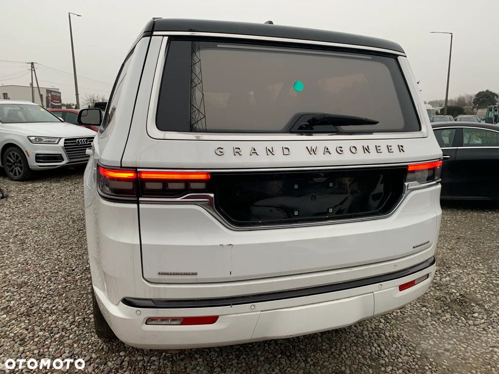 Jeep Grand Wagoneer - 6