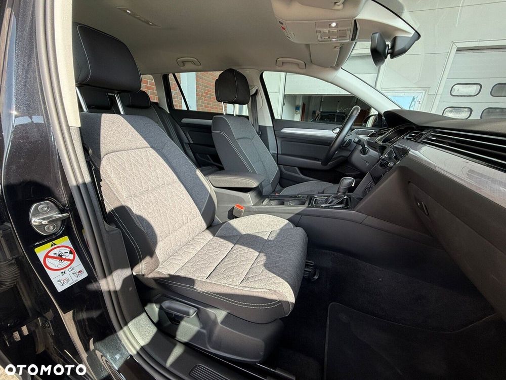Volkswagen Passat - 12