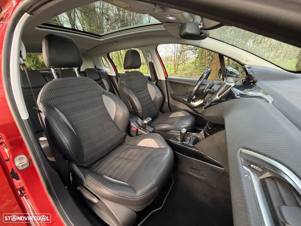 Peugeot 2008 1.2 PureTech Allure EAT6 - 13