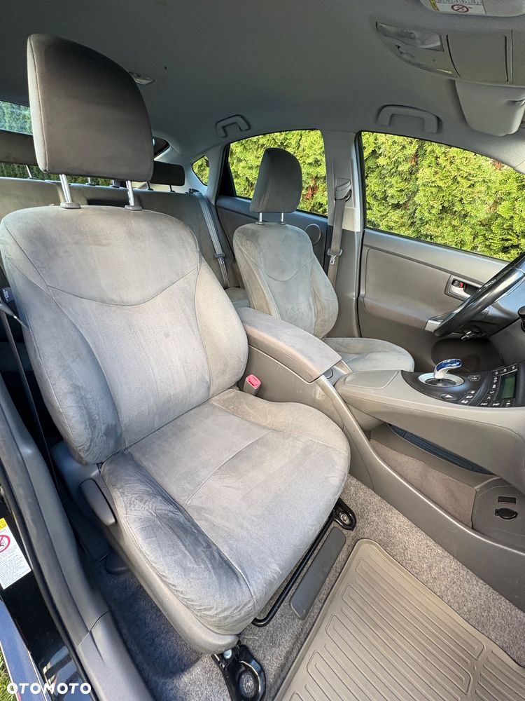 Toyota Prius (Hybrid) - 7