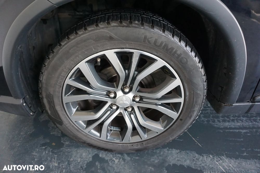 Mitsubishi Outlander 2.2 DI-D 4WD Automatik Plus - 21