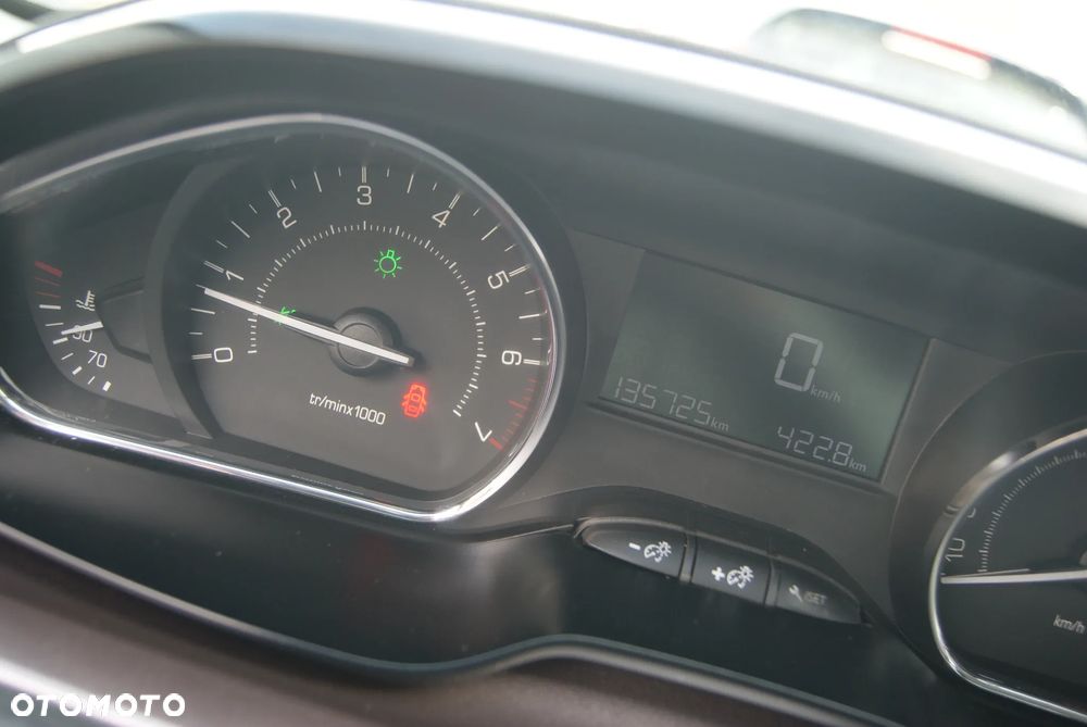 Peugeot 2008 1.2 Pure Tech Style - 23