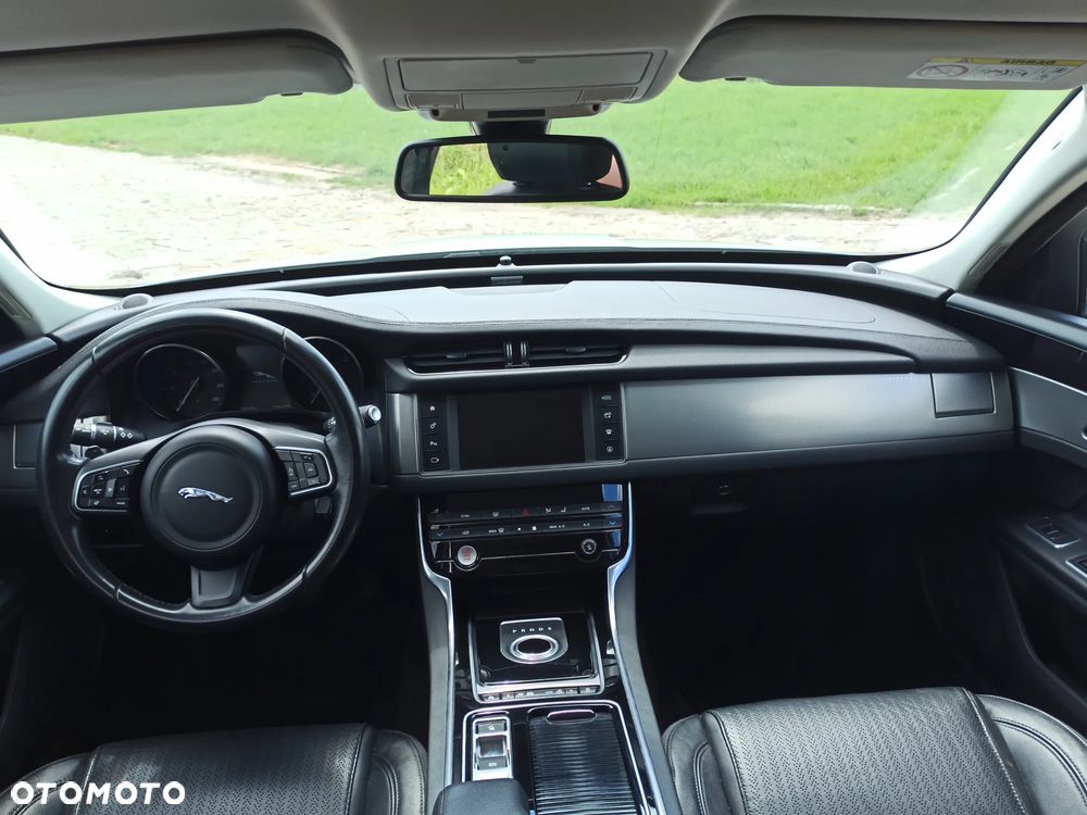 Jaguar XF 2.0 i4D Prestige - 11