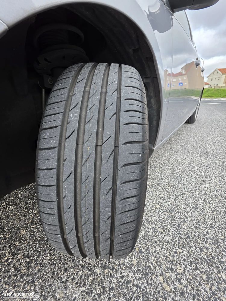 Peugeot 308 SW BlueHDi 130 EAT8 Stop & Start Allure - 12