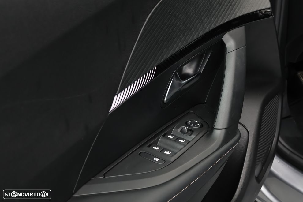Peugeot 2008 1.2 PureTech Allure - 24