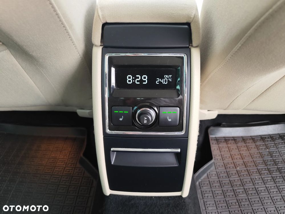 Skoda Superb 2.0 TDI Elegance DSG - 32