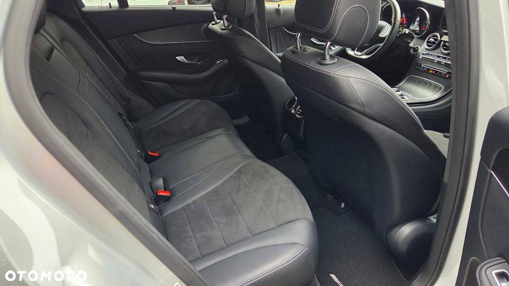 Mercedes-Benz GLC 250 4Matic 9G-TRONIC AMG Line - 11