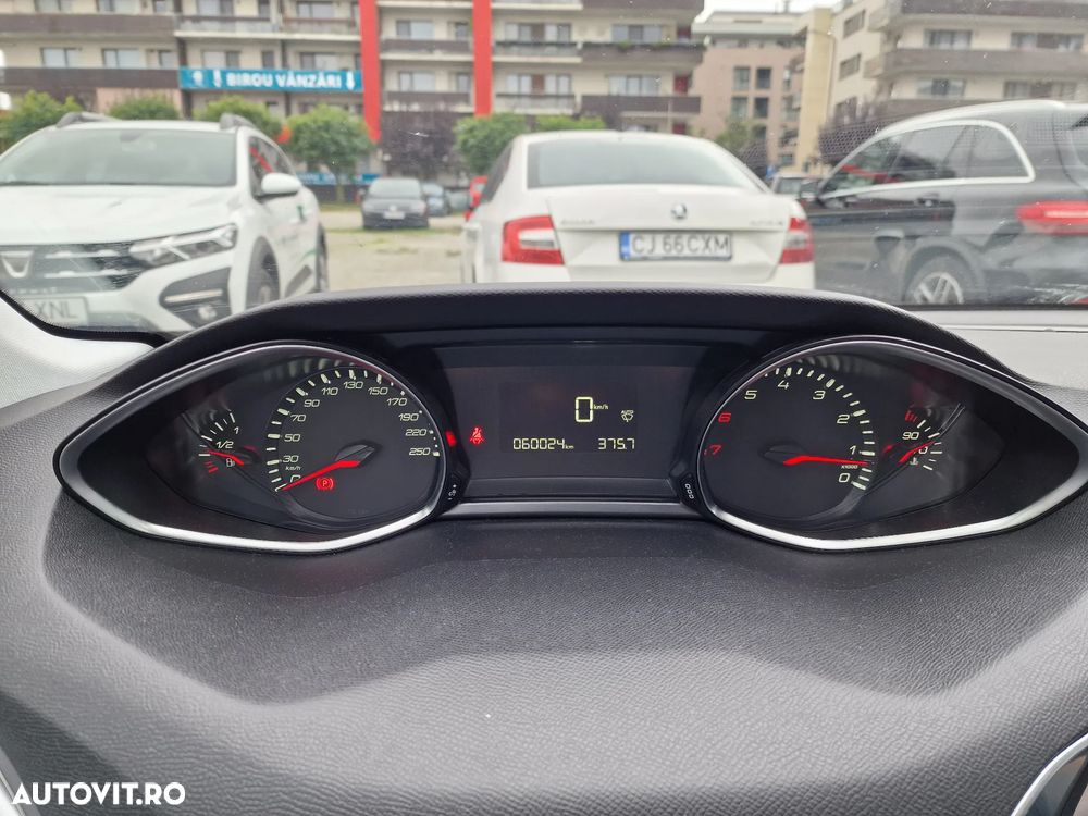 Peugeot 308 1.2 L PureTech Turbo S&S Active - 5