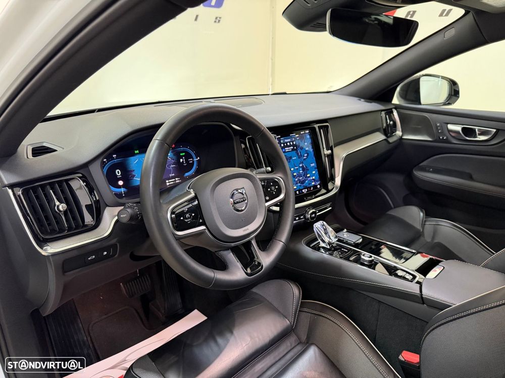 Volvo V60 2.0 T8 AWD TE Plus Dark - 21