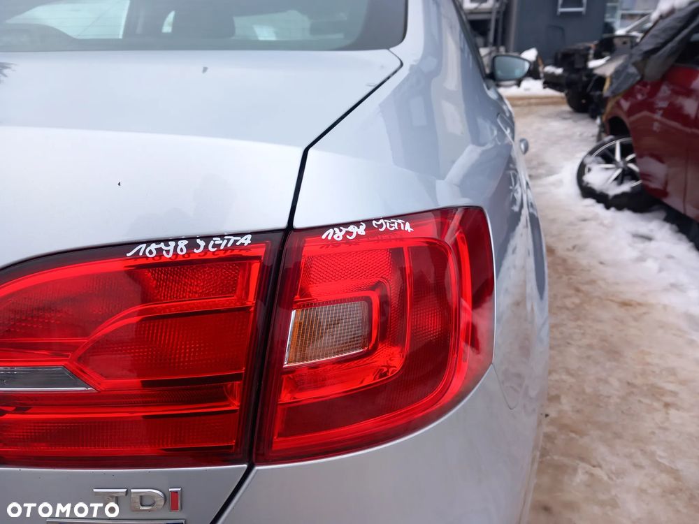 VW JETTA A6 13R LAMPA PRAWA TYLNA PRAWY TYŁ W BŁOTNIK - 1