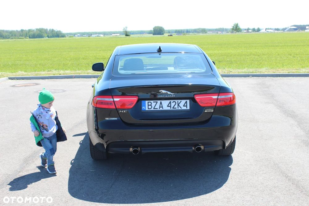 Jaguar XE 2.0 T AWD Prestige - 8