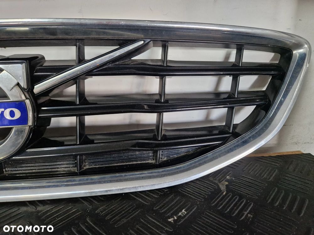ATRAPA GRILL RADAR  VOLVO V40II 12-16R  31301892 - 4