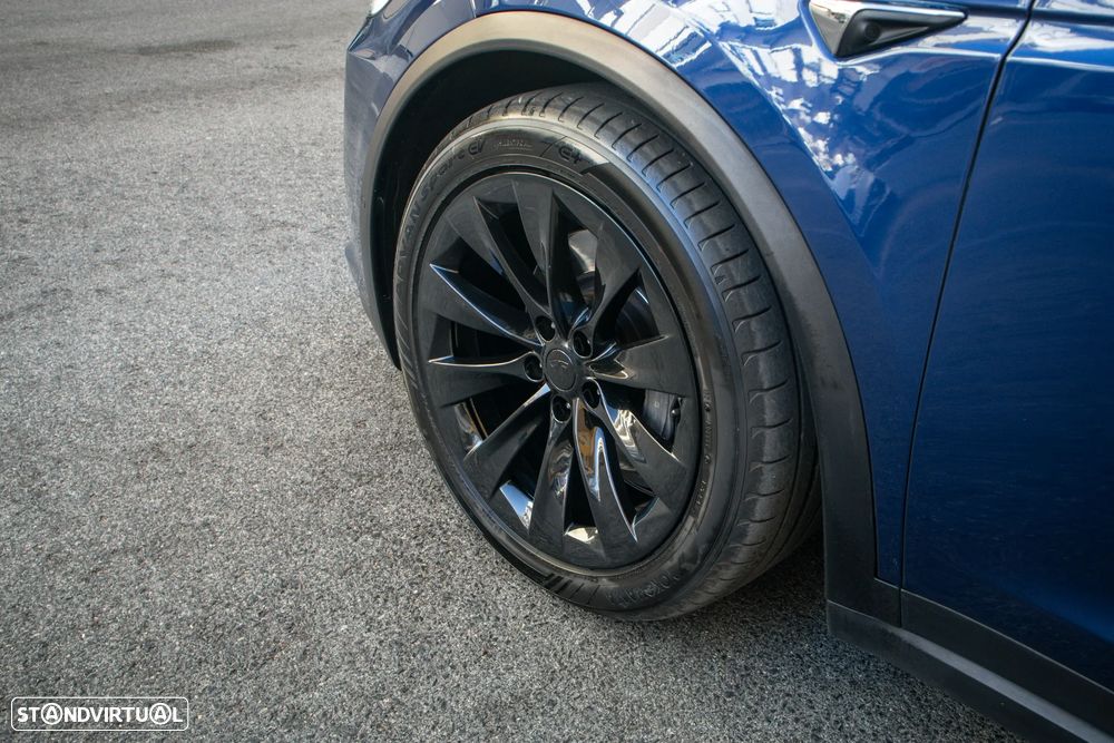 Tesla Model X 90D - 4