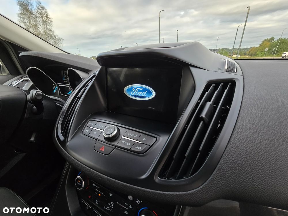 Ford Kuga 1.5 EcoBoost 2x4 Titanium - 13