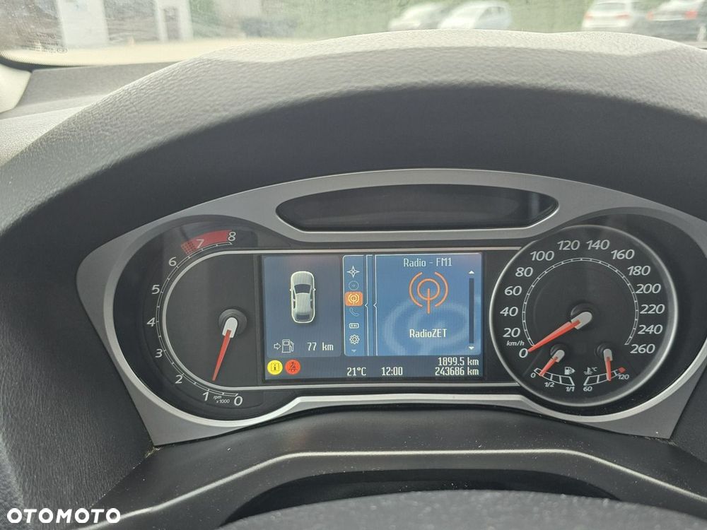 Ford Mondeo - 38