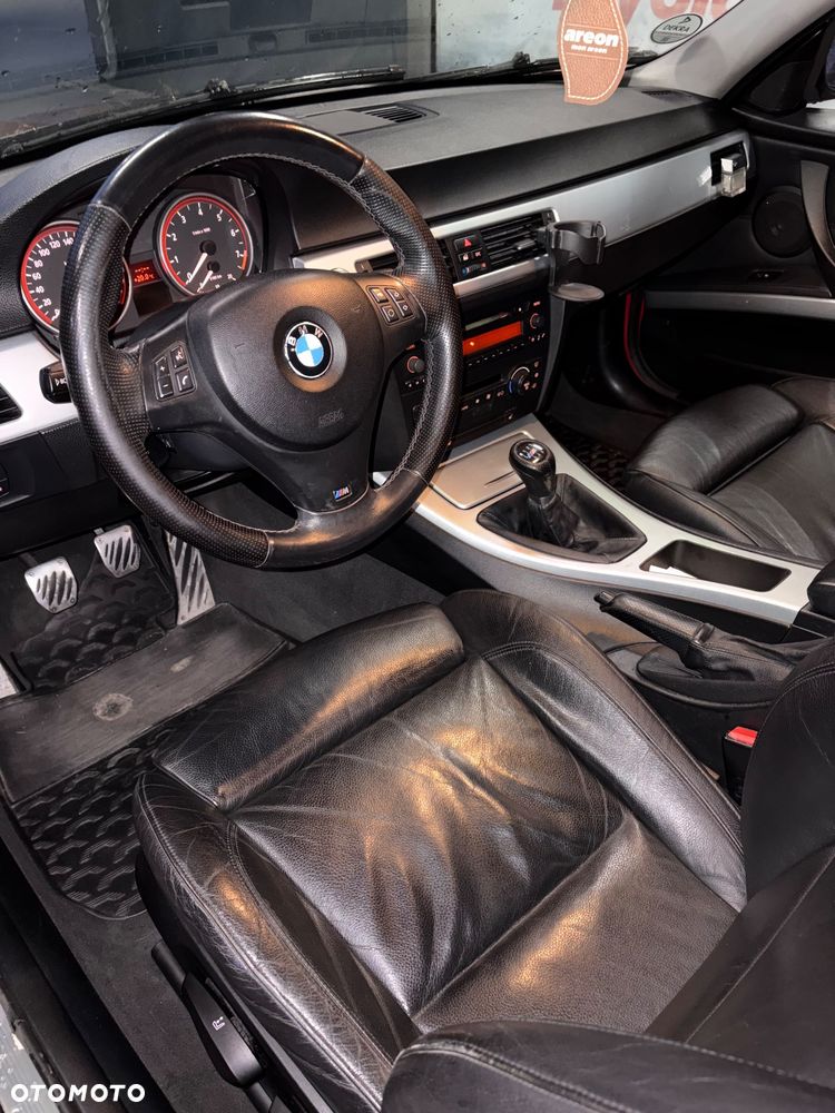 BMW Seria 3 330i - 9
