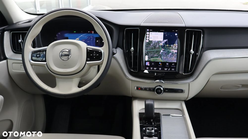 Volvo XC 60 B5 B AWD Plus Dark - 11