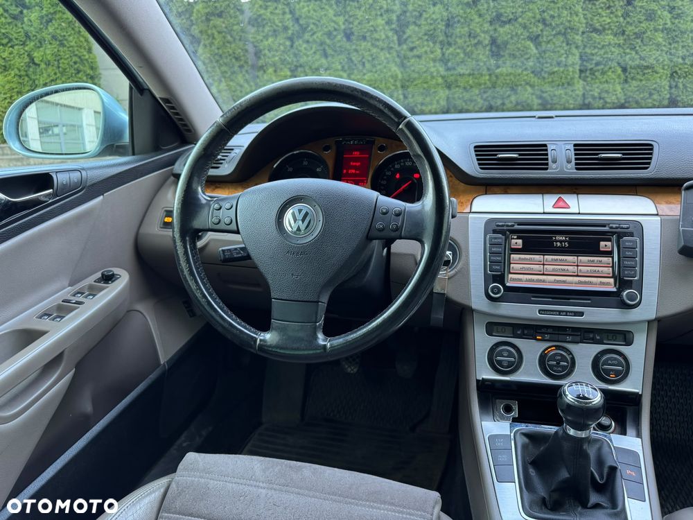 Volkswagen Passat 2.0 TDI Individual Chrom - 18