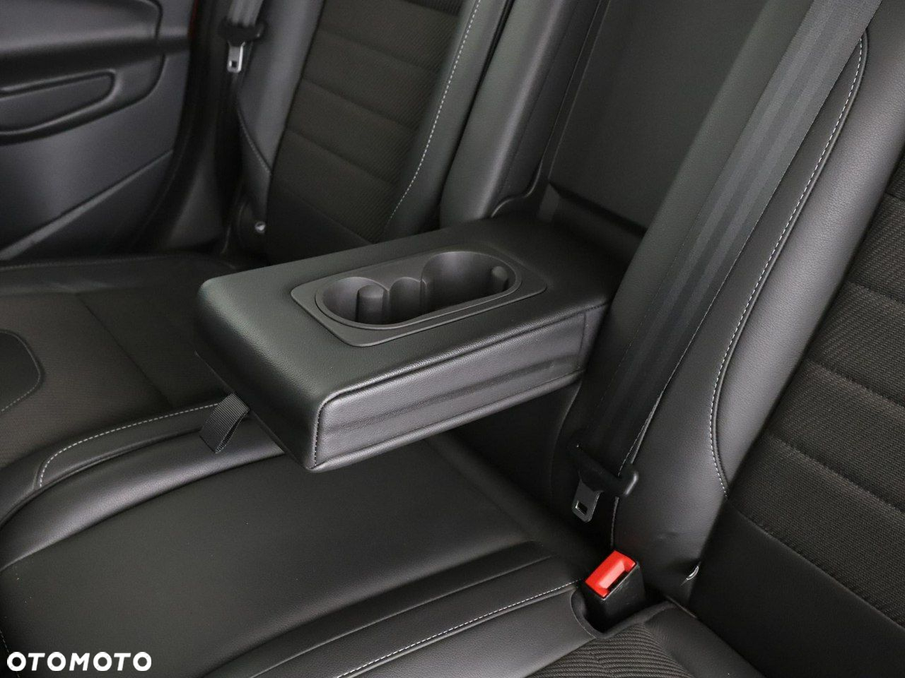 Ford Kuga 2.0 TDCi 2x4 Titanium - 33