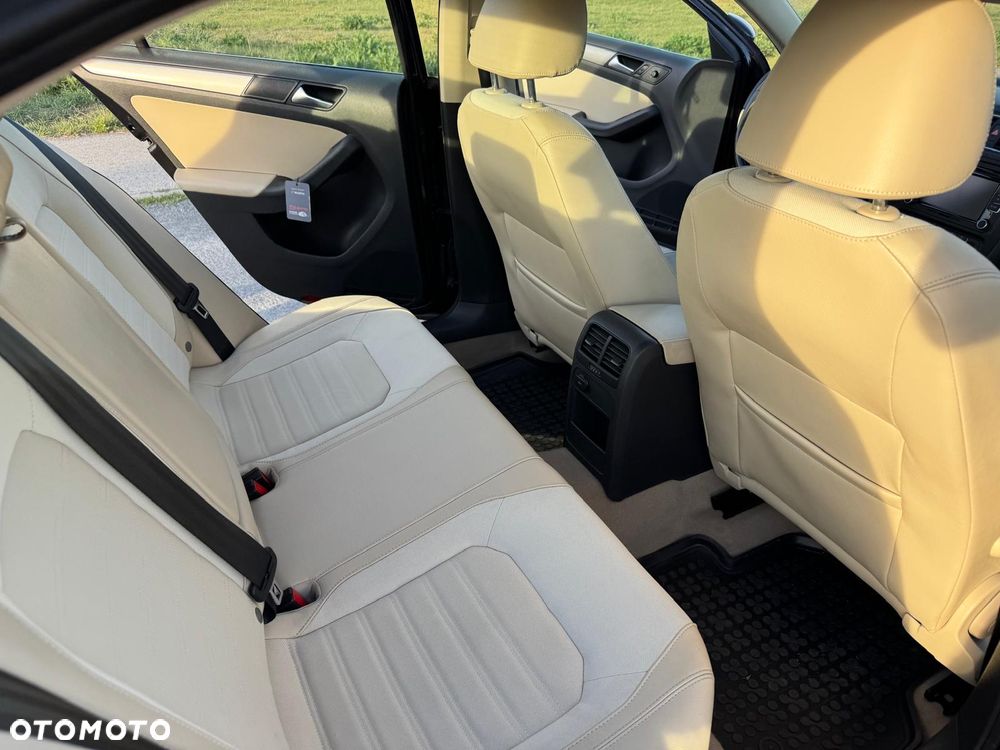Volkswagen Jetta 1.4 TSI Highline - 2