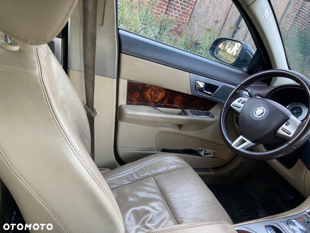 Jaguar XF 3.0 V6 D Luxury - 14