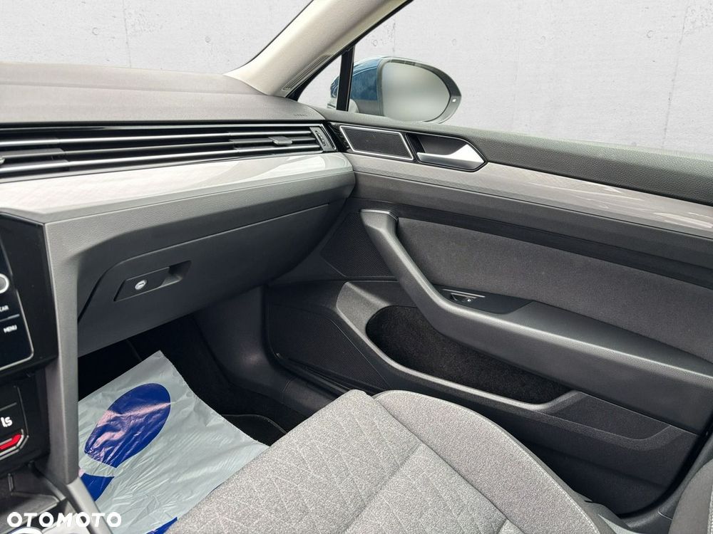 Volkswagen Passat - 15