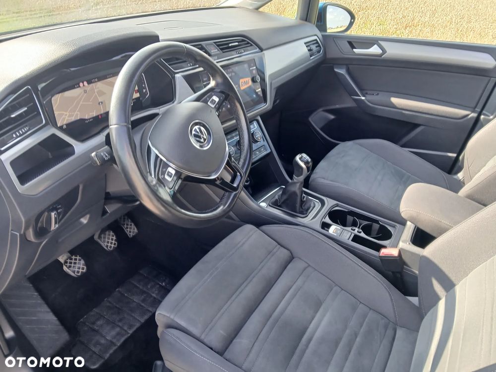 Volkswagen Touran - 33