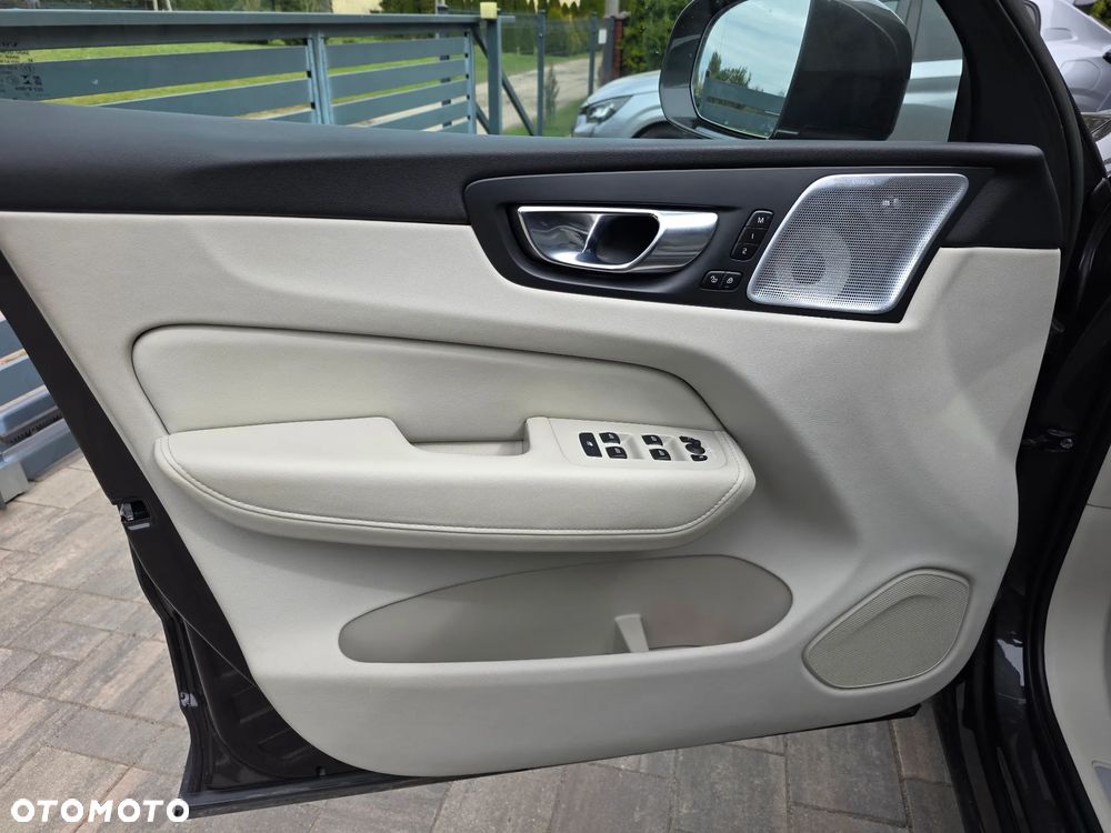 Volvo XC 60 T8 Plug-In Hybrid AWD Ultra Bright - 20