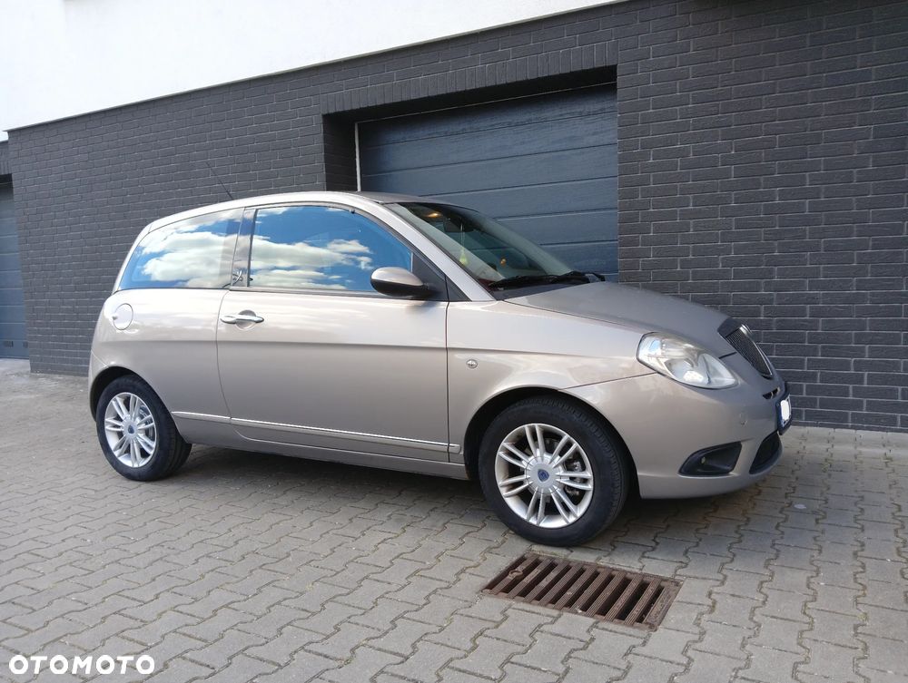 Lancia Ypsilon 1.4 8V Moda Milano (4 os.) - 9
