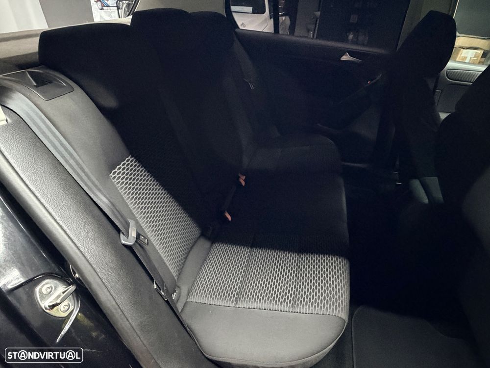 VW Golf 2.0 TDi Confortline - 11