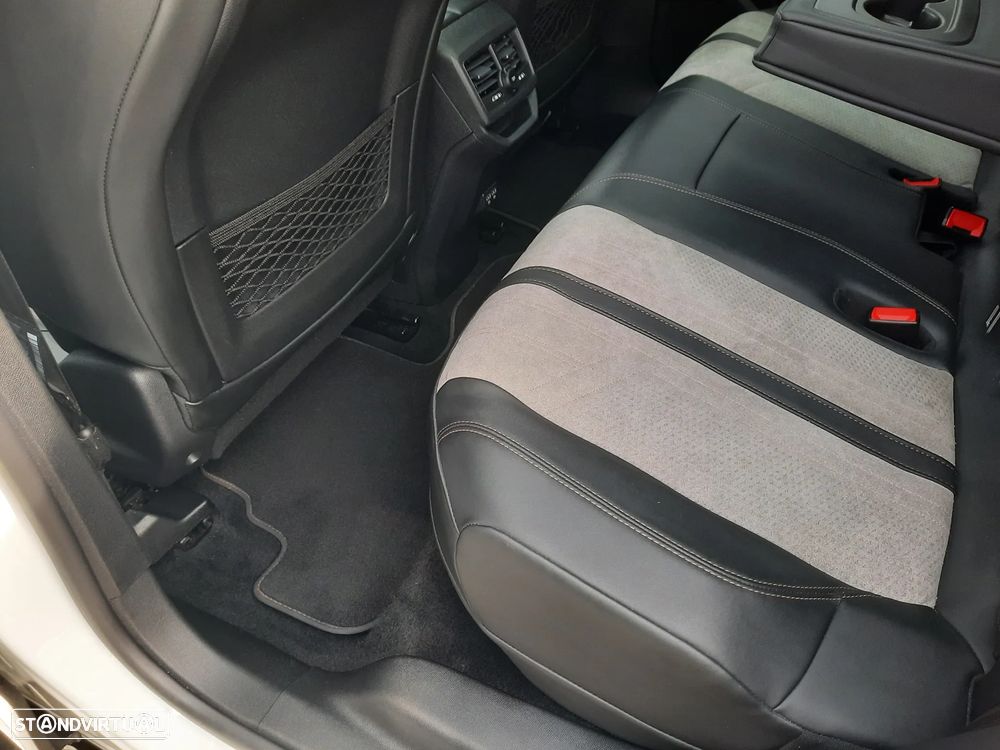 Peugeot 3008 1.6 Hybrid4 GT Pack e-EAT8 - 41