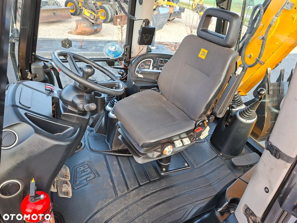 JCB 3CX Rok 2017 - 10