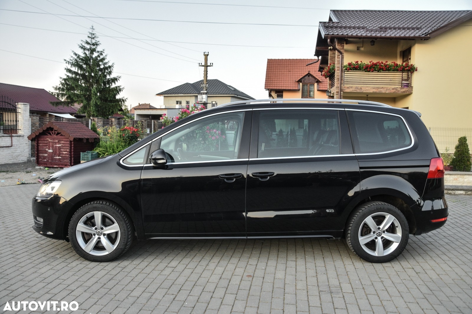 Volkswagen Sharan 2.0 TDI 4MOTION BlueMotion Technology Highline - 9