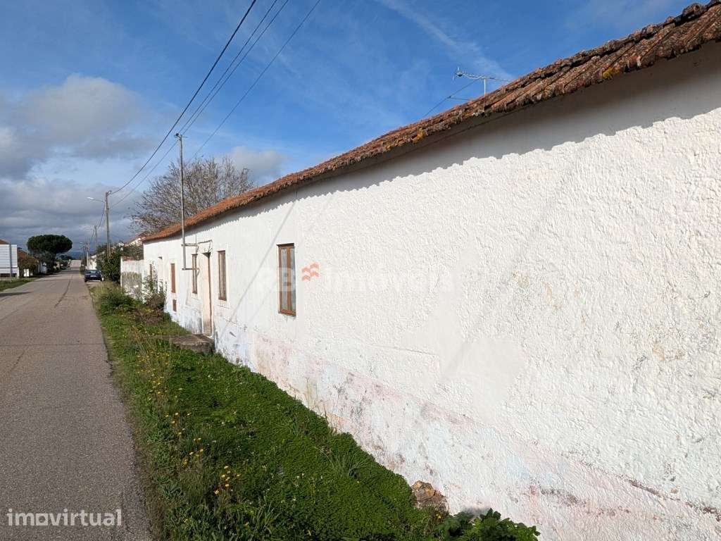 Moradia T4 + Casa de arrumos e terreno - Parceiros de Igreja, Torre... - Grande imagem: 2/32