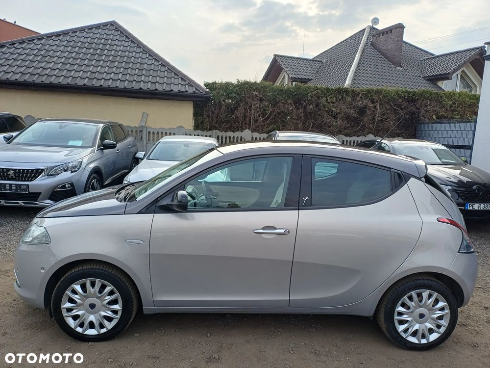 Lancia Ypsilon 1.2 8V Platino (4 os.) - 4