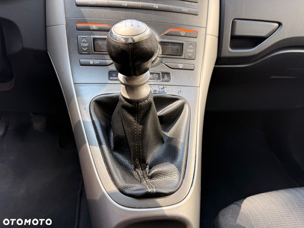 Toyota Auris 1.6 2010 - 19