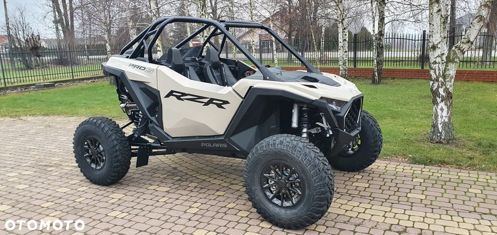 Polaris RZR - 16