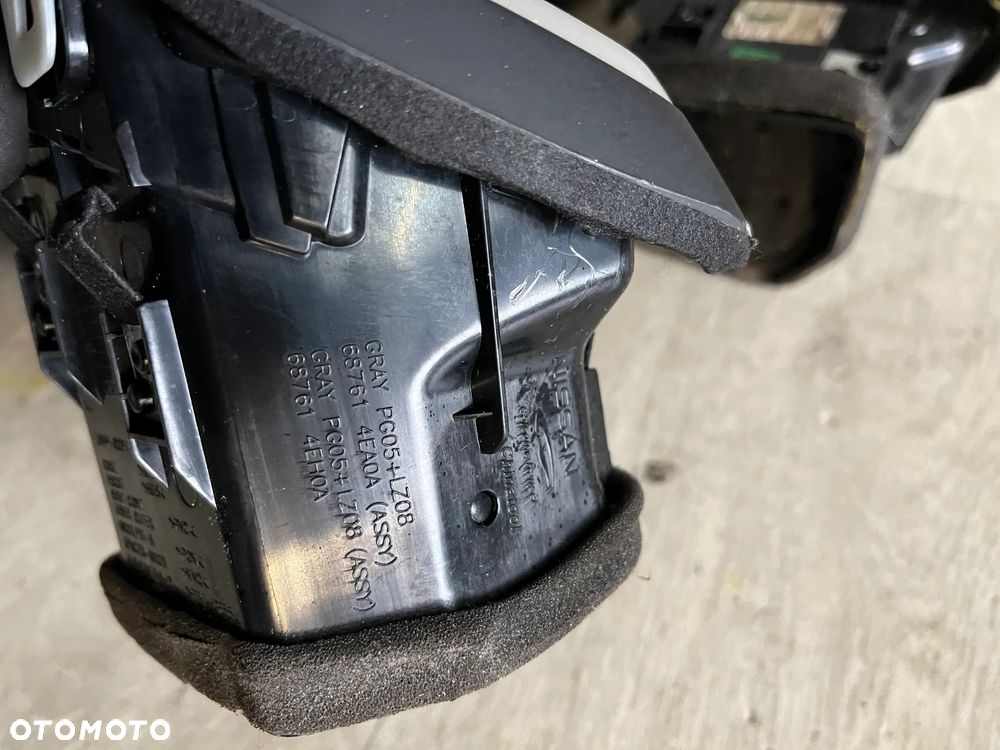 KRATKA NAWIEWU DESKI ROZDZIELCZEJ QASHQAI II J11 KRATKA NAWIEWU 68760 4EH0A  68750 4EA0A  68761 4EH0A - 4