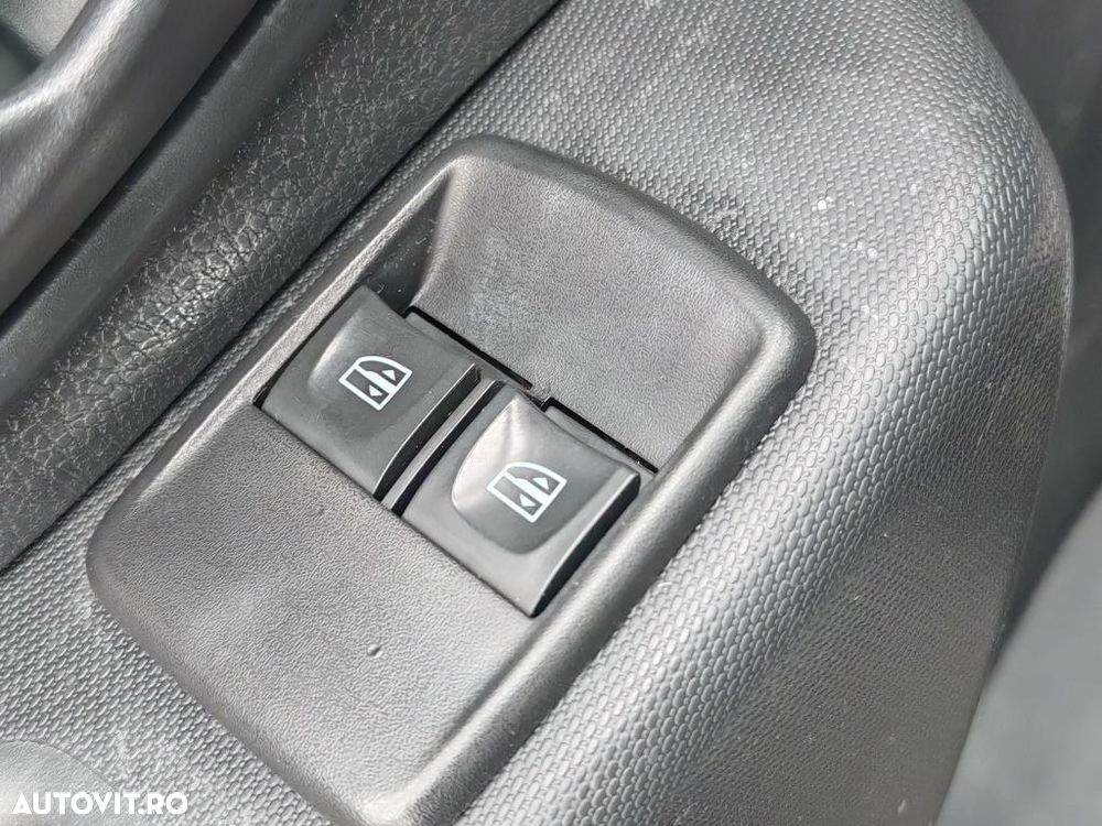 Dacia Logan SCe 75 Ambiance - 14