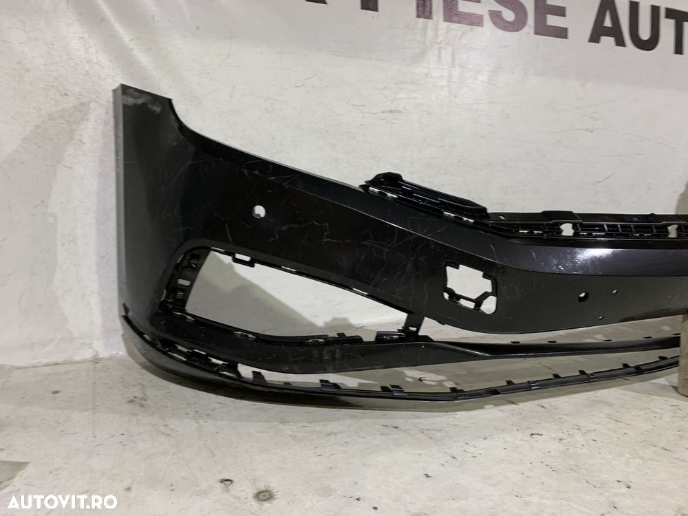 Bara fata VW Passat, B8, facelift, Highline, 2019, 2020, 2021, 2022, 2023, cod origine OE 3G0807221F, cu gauri pentru senzori de parcare (4). Are o minifisura in partea dreapta jos, nu se vede daca este cromul clipsat. - 3