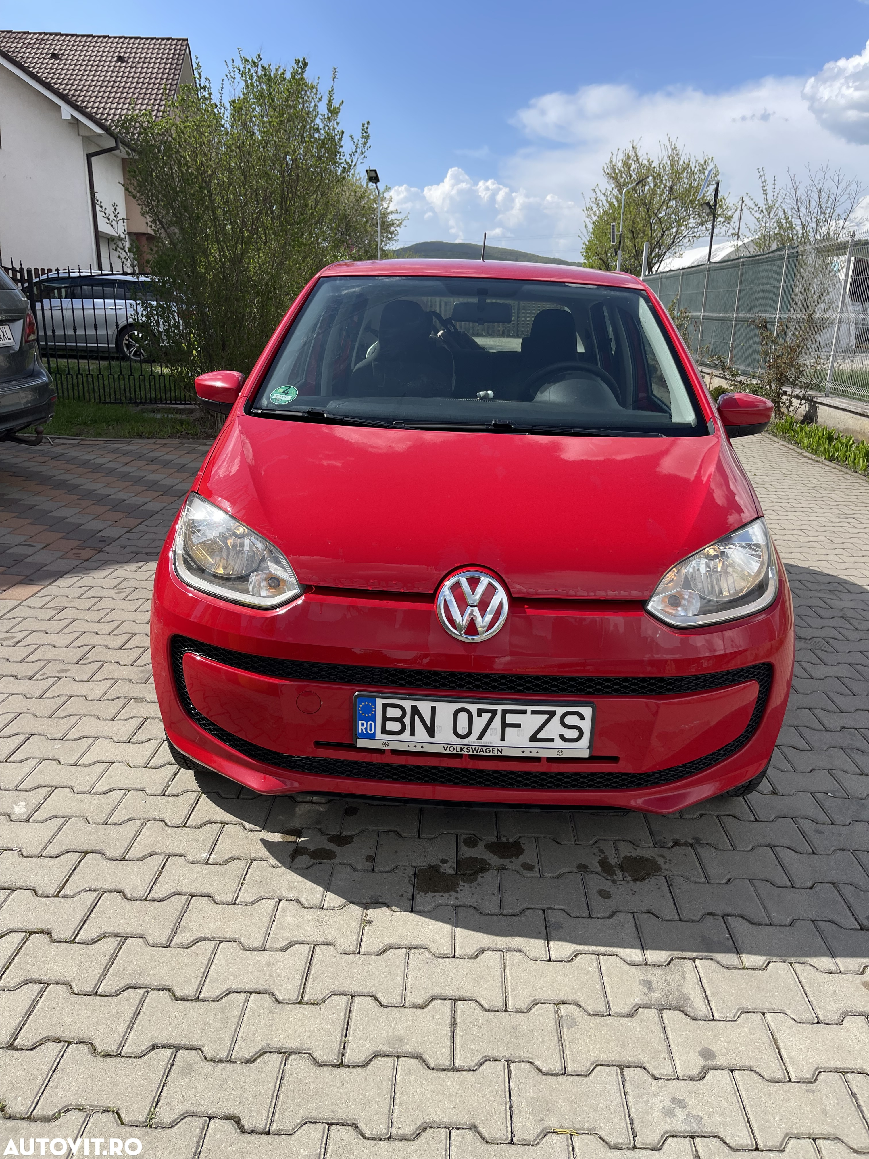 Volkswagen up! BlueMotion Technology colour fortana red - 3